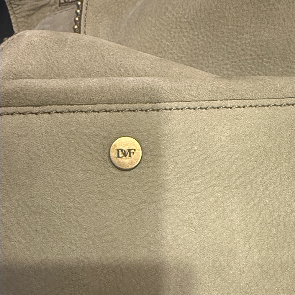 Diane Von Furstenberg. Elegant Army Green Handbag - Picture 8 of 10